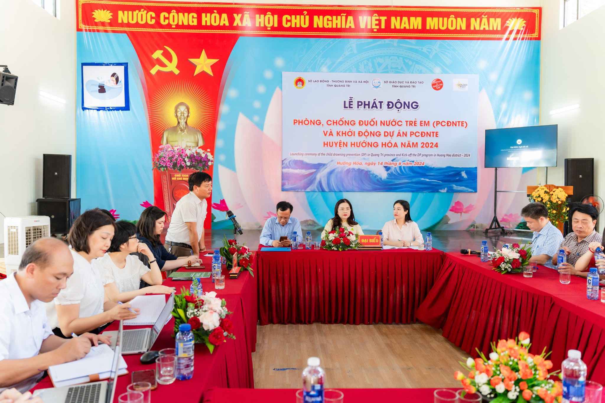 A meeting in Viet Nam focused on building and strengthening the capacity of locacl human resources, especially physical education and swimming teachers.