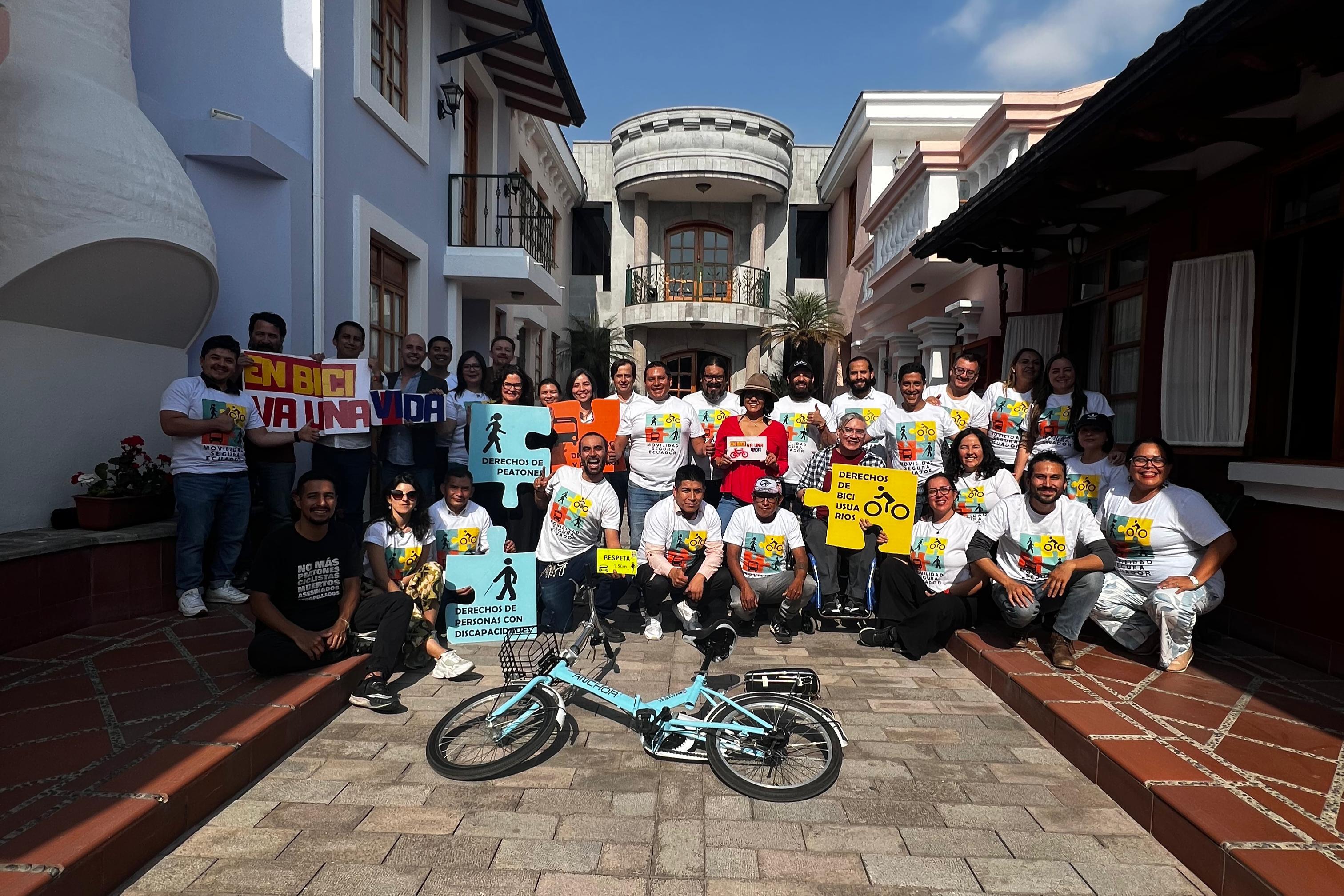 The Ecuadorian Coalition for Safe Mobility together for a photo with advocacy signs